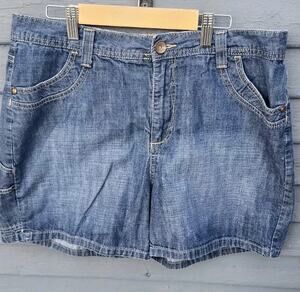 Lee Sz 14 Womens Short Just Below the Waist Cargo Pockets Medium Wash